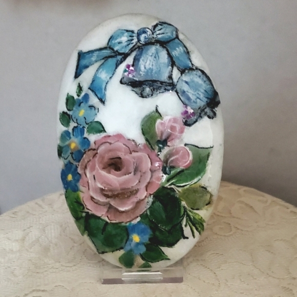 Handmade Roses Buds and Bells on Natural Rock, Hand painted Rock with Pink Roses - Picture 5 of 7